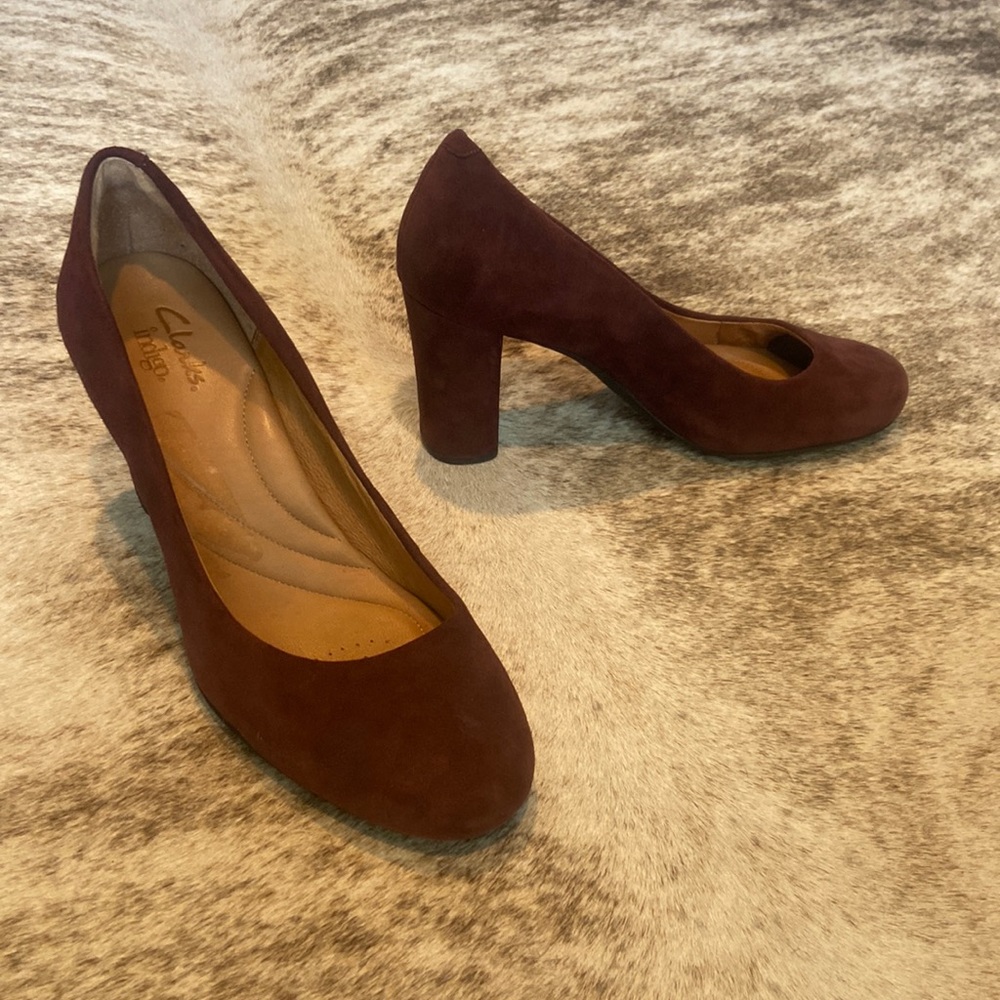 Clarks pumps red